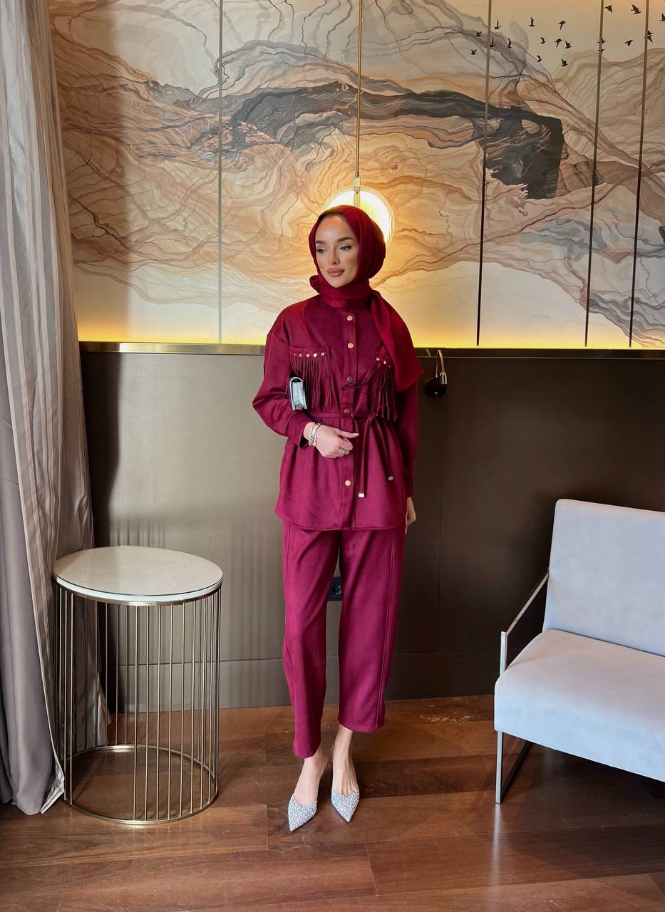 2-teiliges Wildleder-Set Weinrot – Modischer Look, Das 2-teilige Wildleder-Set Weinrot – Modischer Look jetzt 15 % günstiger sichern! Perfekt für stilbewusste Frauen, jetzt günstig online bestellen. 2-teiliges Wildleder-Set Weinrot – Modischer Look, Das 2-teilige Wildleder-Set Weinrot – Modischer Look jetzt 15 % günstiger sichern! Perfekt für stilbewusste Frauen, jetzt günstig online bestellen.