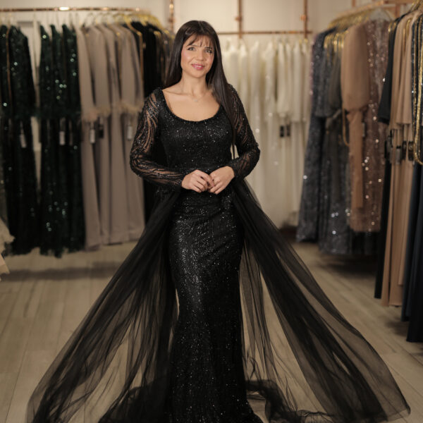 Stella Dress Schwarz, Schwarze Abendkleider online kaufen, Elegante schwarze Kleider Damen, Damenmode festliche Kleider Schwarz